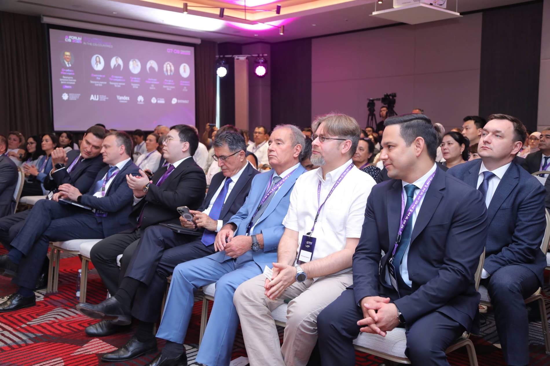 Samarqanddagi sun’iy intellekt bo‘yicha xalqaro forumda muhim sessiyalar bo‘lib o‘tmoqda