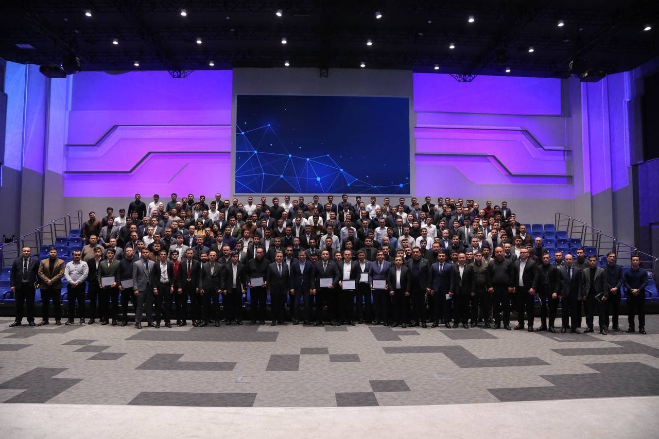 Davlat boshqaruvida sun’iy intellekt texnologiyalarini joriy etish bo‘yicha o‘quv kursi yakunlanib, ishtirokchilar bilan ochiq muloqot bo‘lib o‘tdi