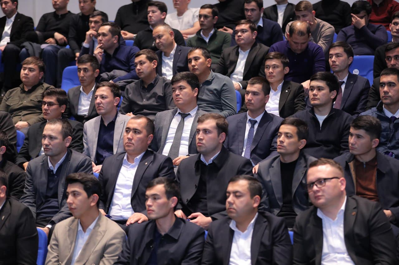 Davlat boshqaruvida sun’iy intellekt texnologiyalarini joriy etish bo‘yicha o‘quv kursi yakunlanib, ishtirokchilar bilan ochiq muloqot bo‘lib o‘tdi