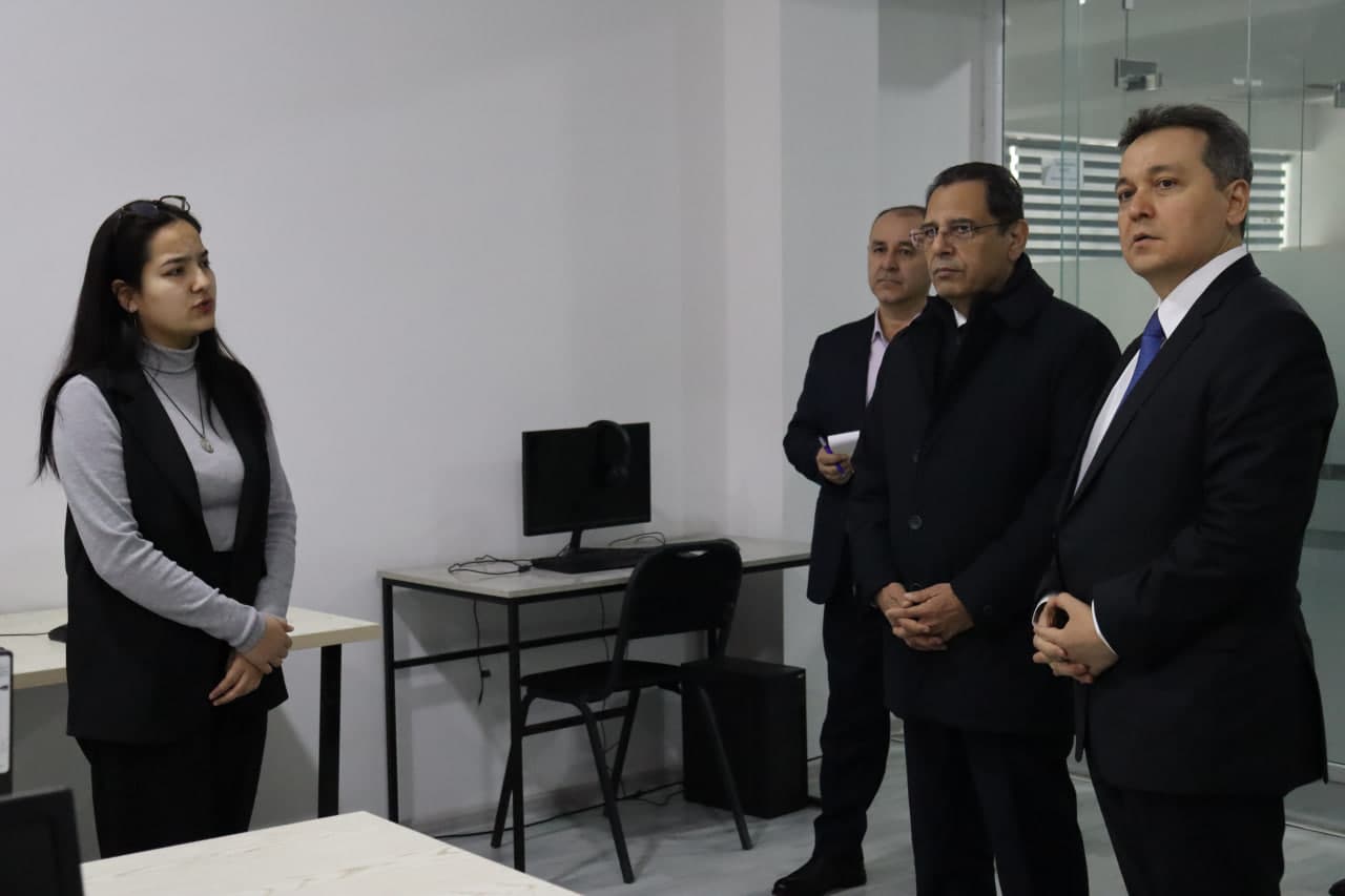 Qarshida yoshlar uchun raqamli imkoniyatlar: Xalqaro AT-kompaniyalar faoliyati bilan tanishildi