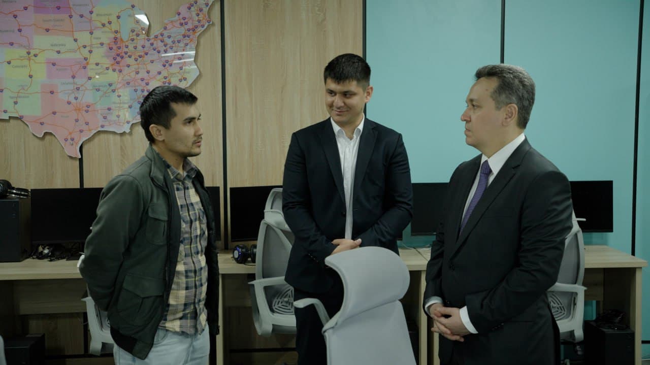 Surxondaryodagi AT-eksportyor va dasturiy ta’minot korxonalari faoliyati o‘rganildi