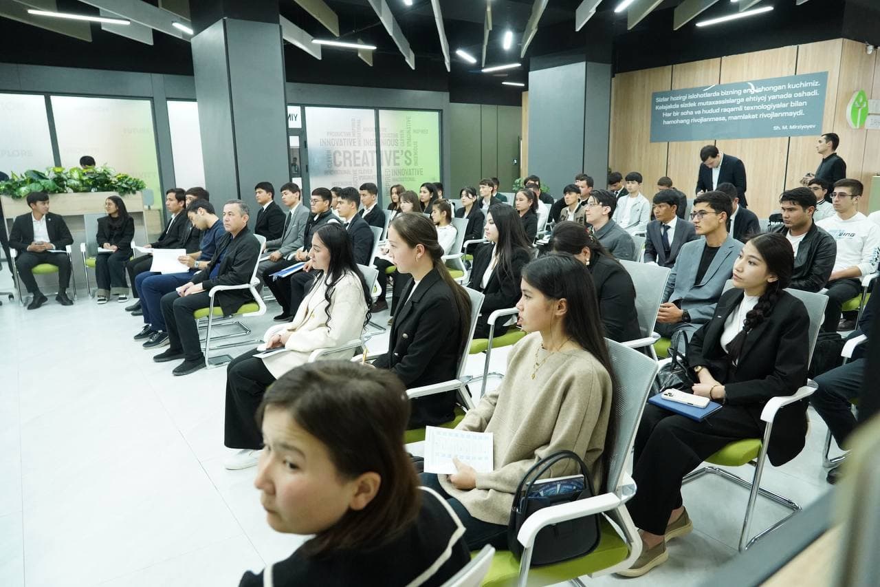 Surxondaryoda yoshlar bilan ochiq muloqot: startaplar, grantlar va AT istiqbollari muhokama qilindi