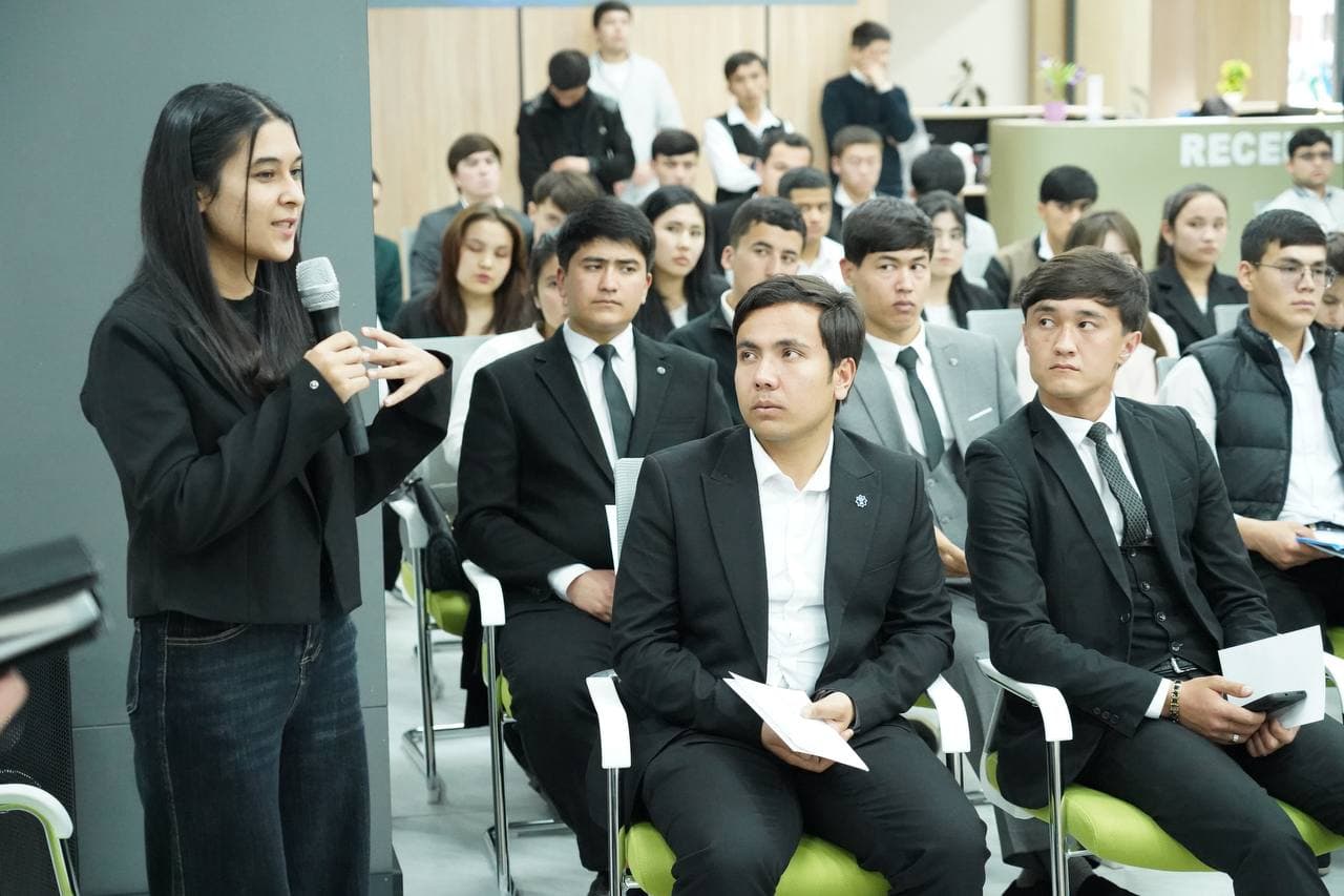 Surxondaryoda yoshlar bilan ochiq muloqot: startaplar, grantlar va AT istiqbollari muhokama qilindi