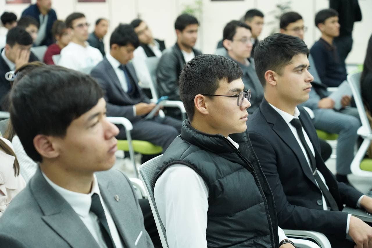 Surxondaryoda yoshlar bilan ochiq muloqot: startaplar, grantlar va AT istiqbollari muhokama qilindi