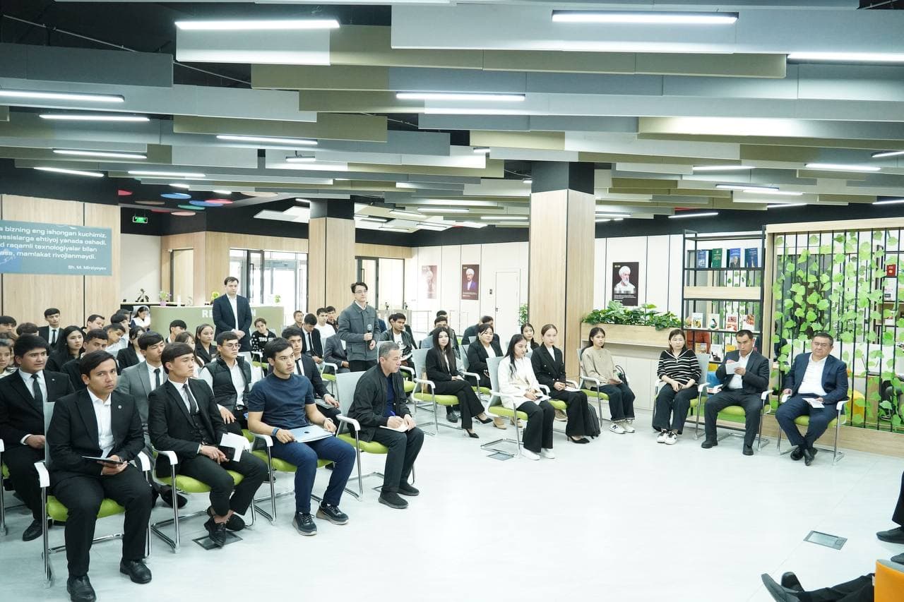 Surxondaryoda yoshlar bilan ochiq muloqot: startaplar, grantlar va AT istiqbollari muhokama qilindi
