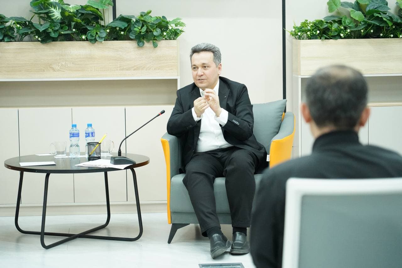 Surxondaryoda yoshlar bilan ochiq muloqot: startaplar, grantlar va AT istiqbollari muhokama qilindi