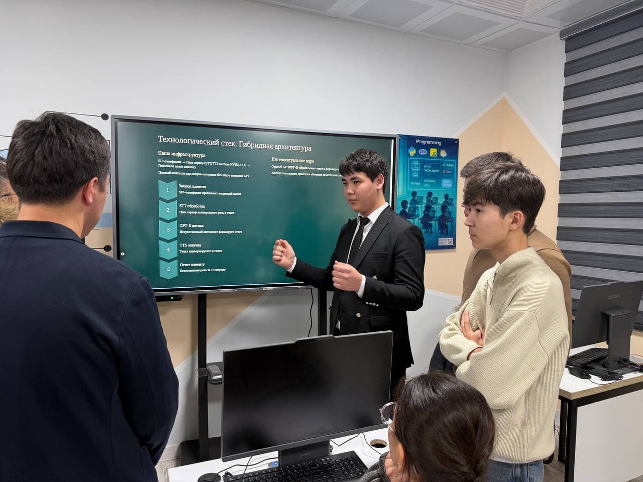 Qoraqalpog‘istonda “Muhammad al-Xorazmiy vorislari” loyihasi o‘quvchilari o‘zlarining startap loyihalarini taqdimot qildi