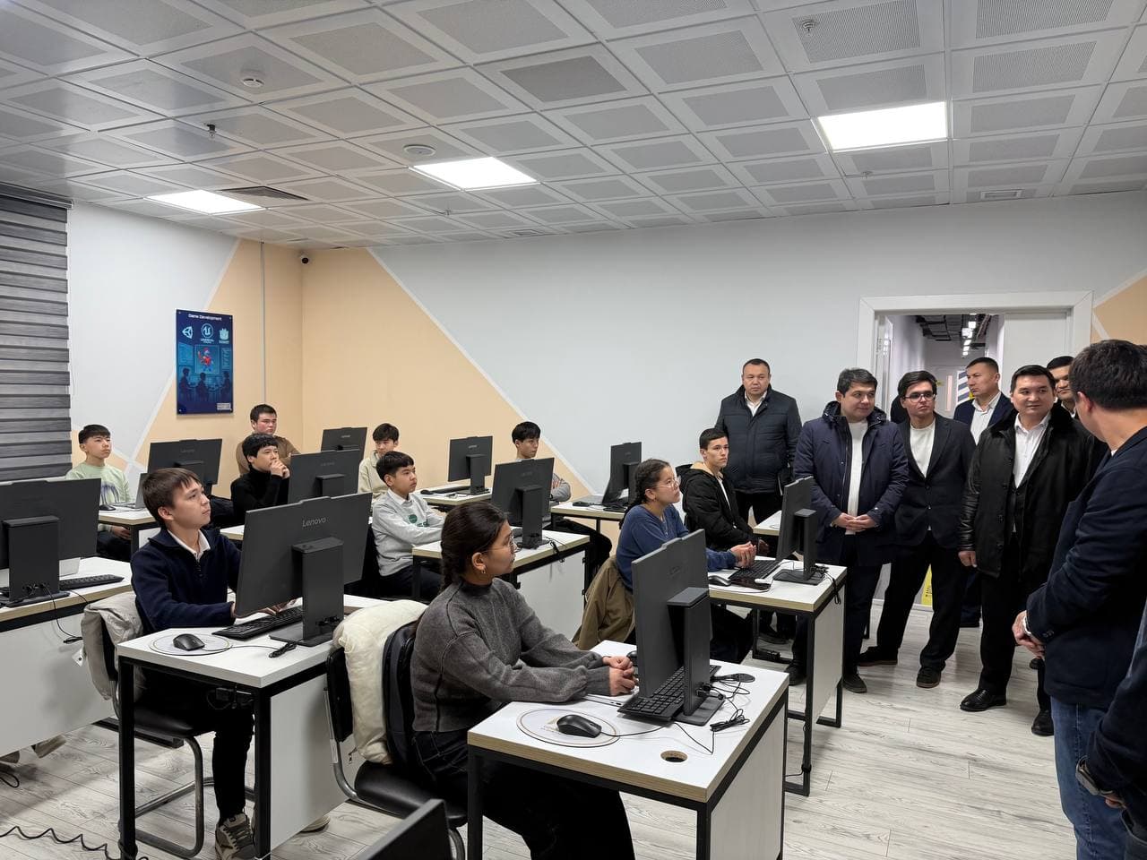 Qoraqalpog‘istonda “Muhammad al-Xorazmiy vorislari” loyihasi o‘quvchilari o‘zlarining startap loyihalarini taqdimot qildi