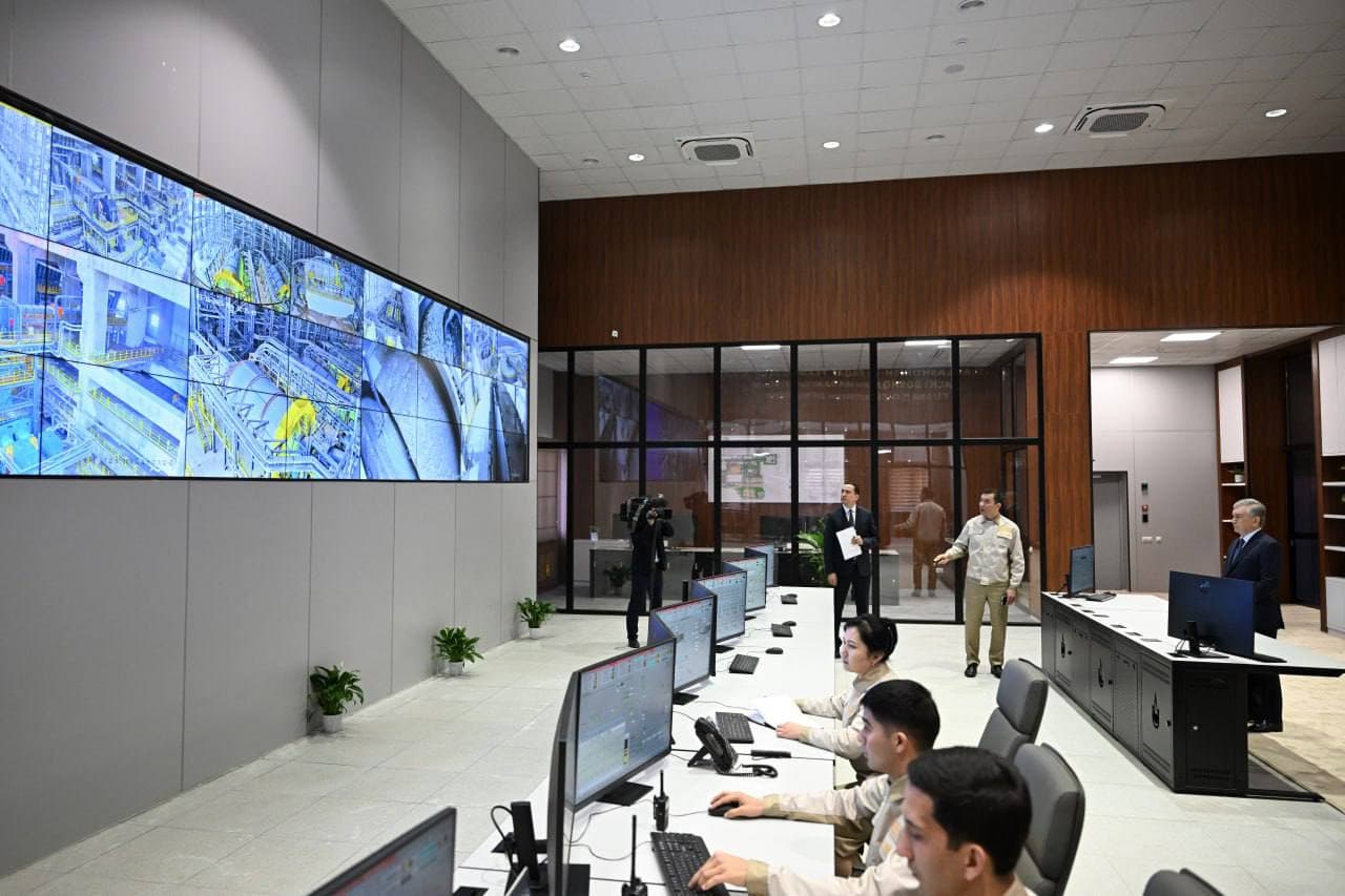 President visits Digital Control Center of Almalyk Mining and Metallurgical Complex