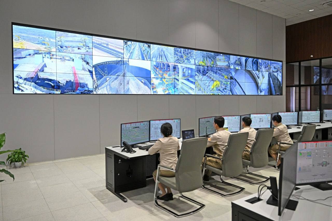 President visits Digital Control Center of Almalyk Mining and Metallurgical Complex