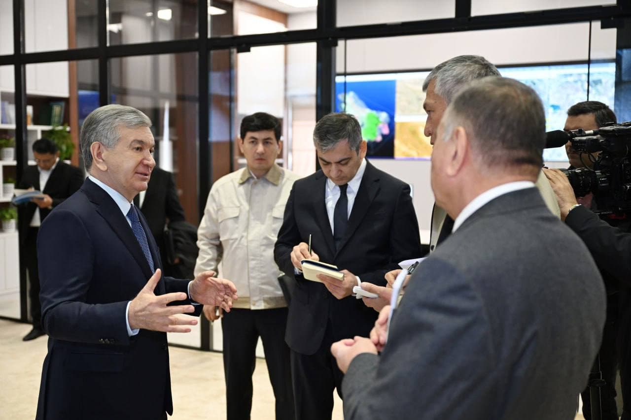 President visits Digital Control Center of Almalyk Mining and Metallurgical Complex