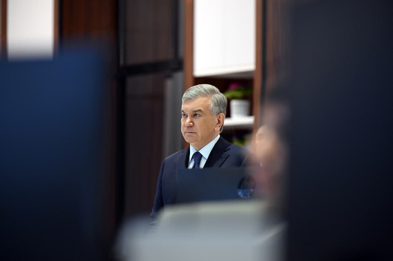 President visits Digital Control Center of Almalyk Mining and Metallurgical Complex