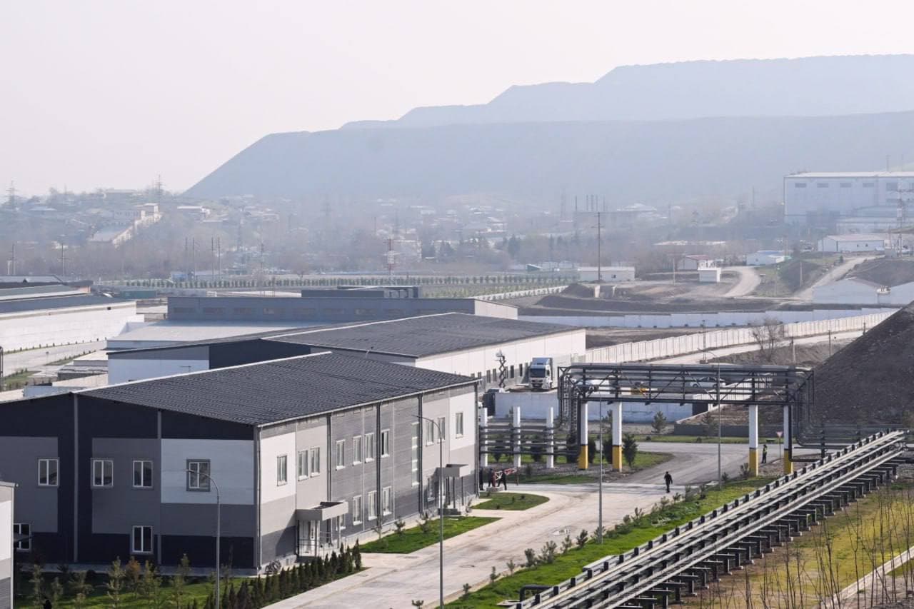 President visits Digital Control Center of Almalyk Mining and Metallurgical Complex