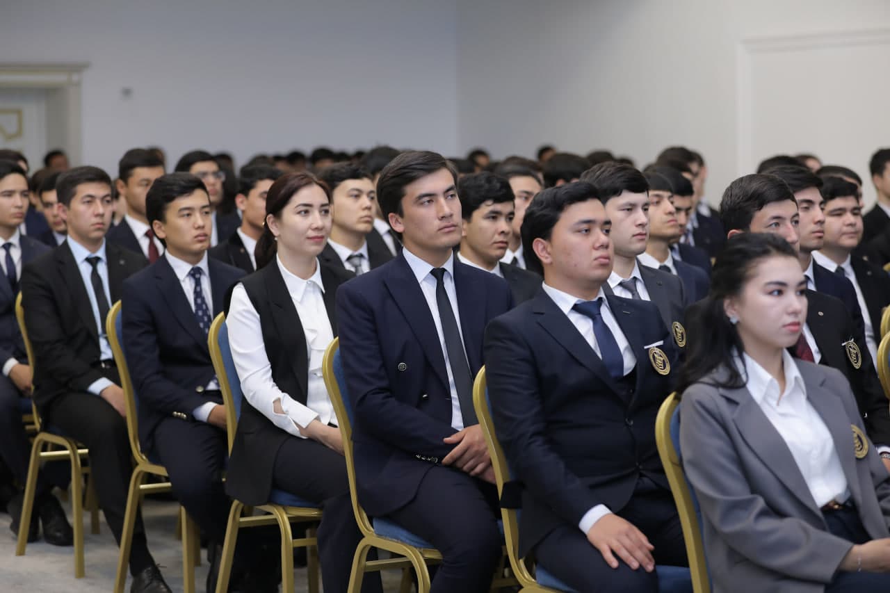 “Yoshlar kuni” doirasida vazir yoshlar bilan ochiq muloqot o‘tkazdi