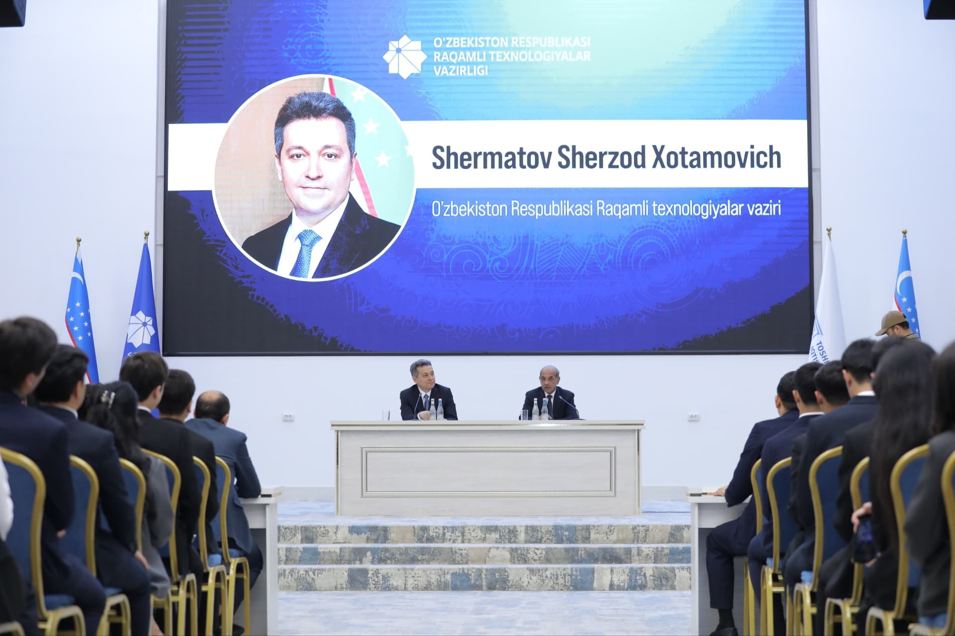 “Yoshlar kuni” doirasida vazir yoshlar bilan ochiq muloqot o‘tkazdi