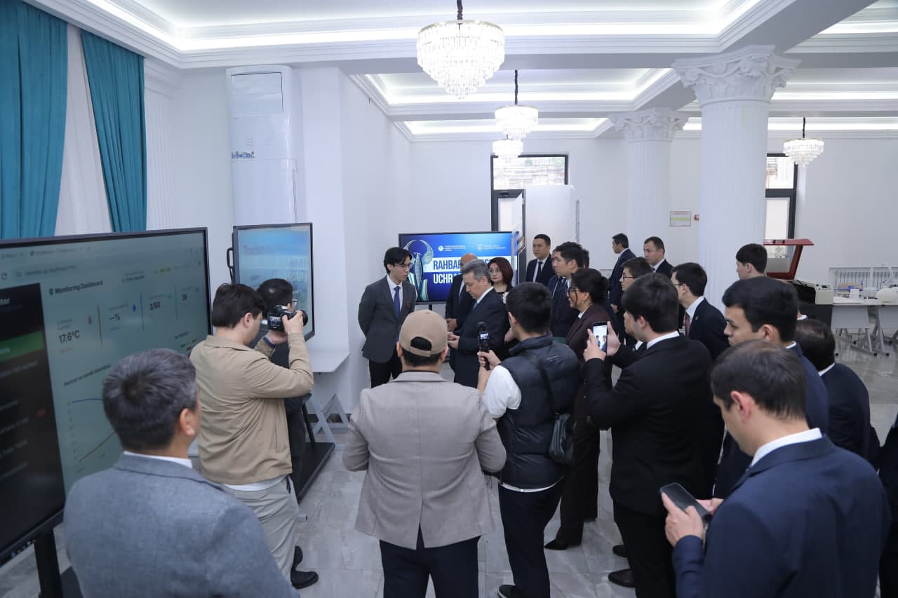 “Yoshlar kuni” doirasida vazir yoshlar bilan ochiq muloqot o‘tkazdi