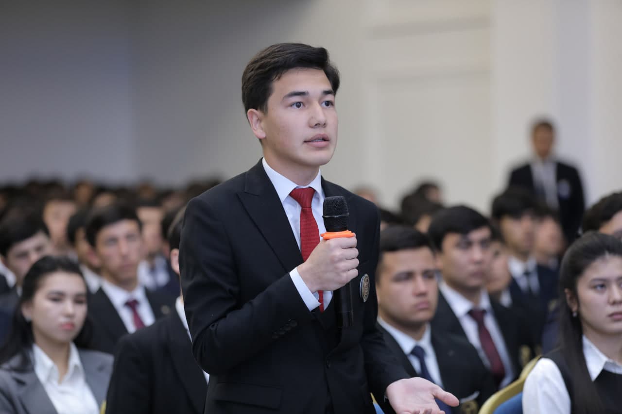 “Yoshlar kuni” doirasida vazir yoshlar bilan ochiq muloqot o‘tkazdi