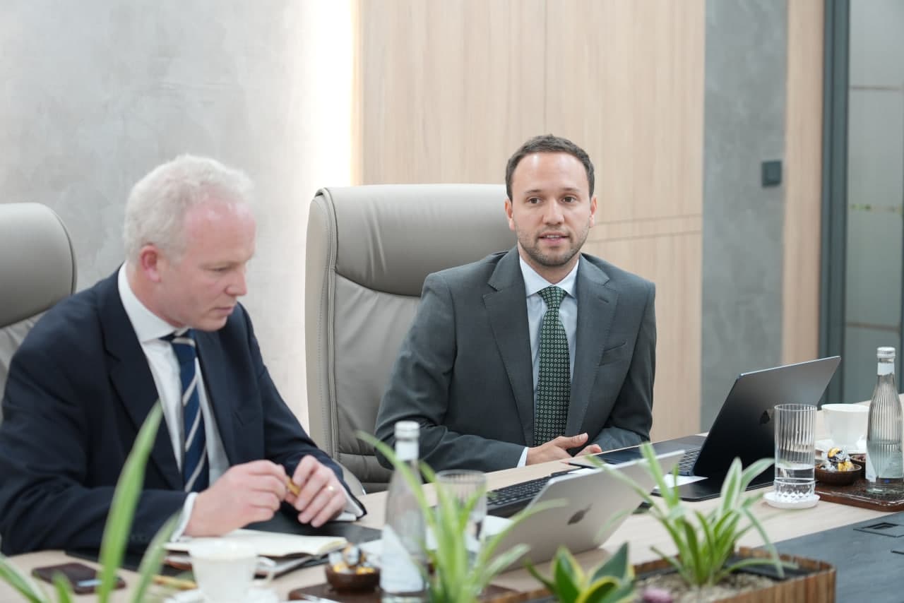 O‘zbekistonning SI salohiyati sezilarli darajada oshib, xalqaro reytingda ikki yilda 25 pog‘onaga yuqoriladi: Oxford Insights bilan hamkorlik natijalari muhokama qilindi