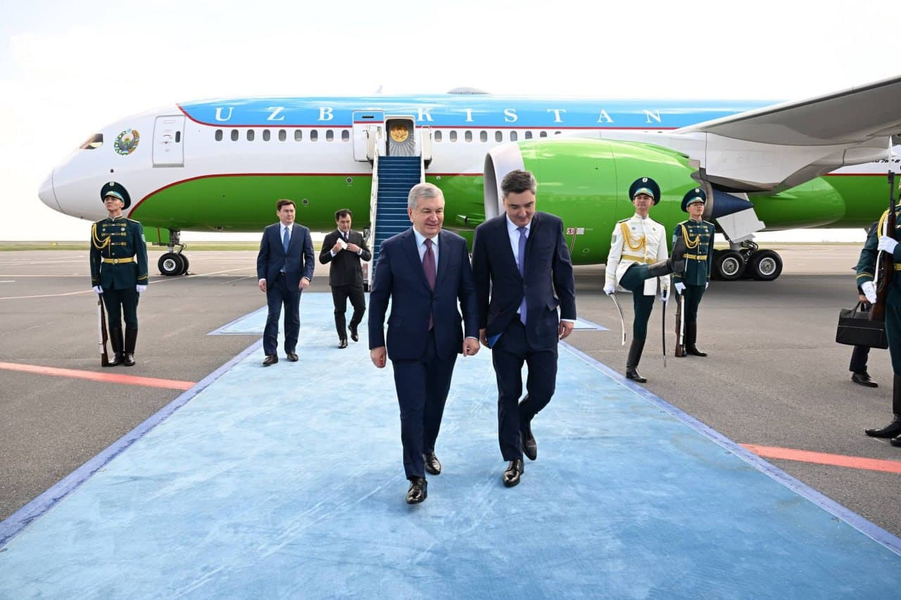 Президент Узбекистана прибыл в Казахстан