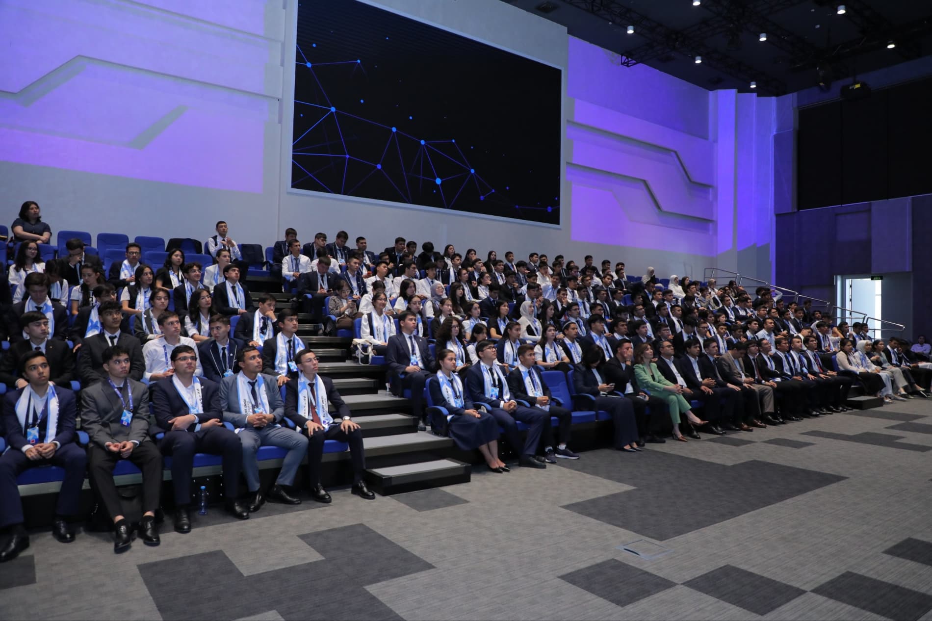 Forum and Job Fair Held for El-yurt Umidi Foundation Scholarship Holders