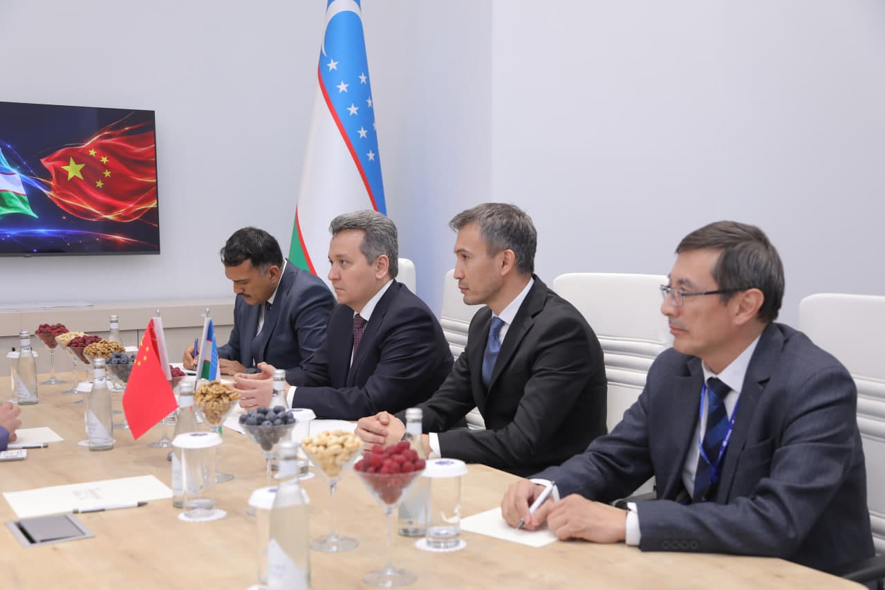 Uzbekistan and APT Satellite Sign Cooperation Agreement in Satellite Communications