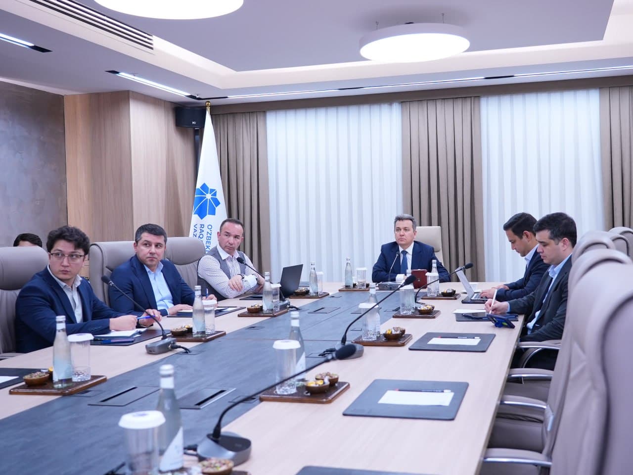 Vazir EY kompaniyasi bilan texnologiyalar va sun’iy intellektni rivojlantiriş böyiça hamkorlik istiqbollarini muhokama qildi